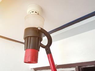 Manutenzione lampade di emergenza e rilevatori di fumo
